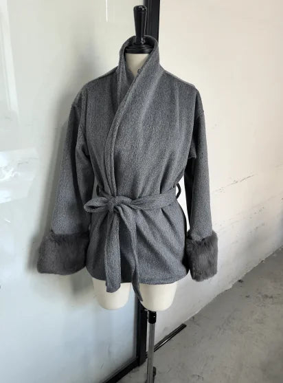 Elegante abrigo largo de lana con cordones para mujer, solapa y mangas de lana.  Estilo urbano femenino