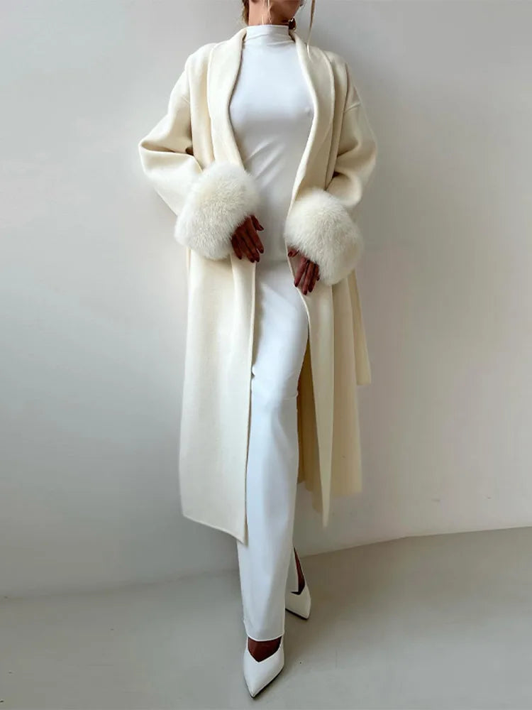 Elegante abrigo largo de lana con cordones para mujer, solapa y mangas de lana.  Estilo urbano femenino