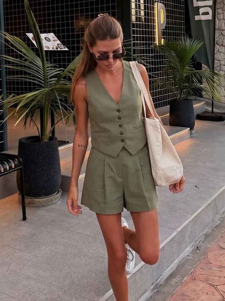 Conjunto elegante de 2 piezas para mujer: chaleco con cuello en V y botones, shorts ajustados, ideal para el verano, la oficina o para uso diario.