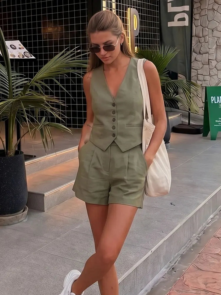 Conjunto elegante de 2 piezas para mujer: chaleco con cuello en V y botones, shorts ajustados, ideal para el verano, la oficina o para uso diario.