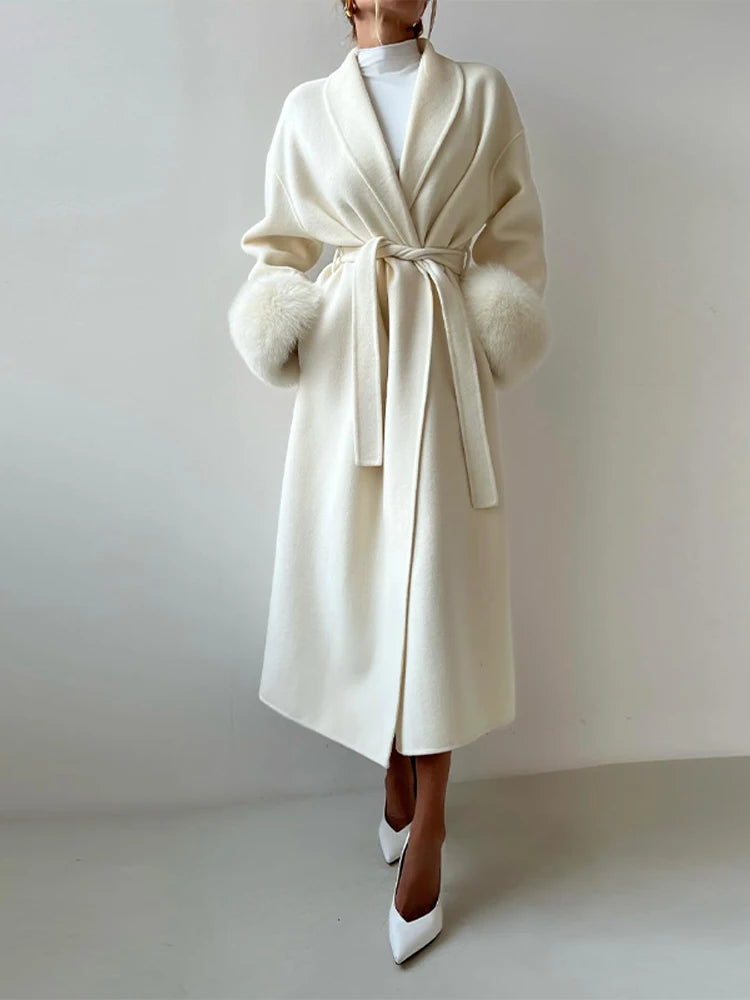 Elegante abrigo largo de lana con cordones para mujer, solapa y mangas de lana.  Estilo urbano femenino